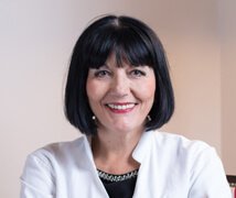 Dr Vera Uzelac